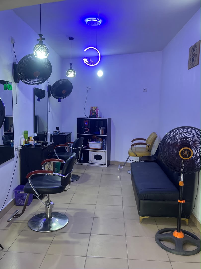 MarvelousCutz shop interior